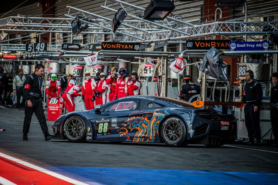  McLaren MP4-12C GT3 Spa 24 hours 2012 года  (фото 9 из 17)